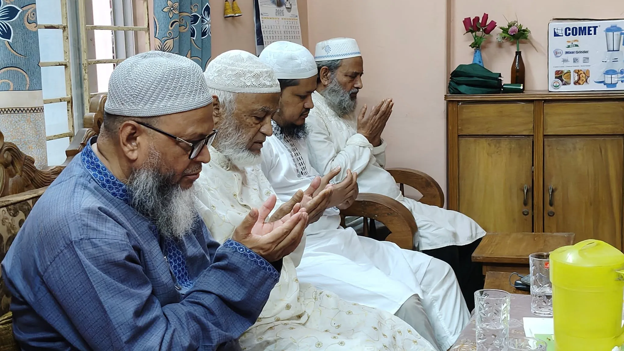 নারায়ণগঞ্জ পূর্ব থানার কর্মপরিষদ সদস্য মোঃ আখতারুজ্জামান ভাই এর শারীরিক খোজ খবর নিতে তাঁর বাসায়
